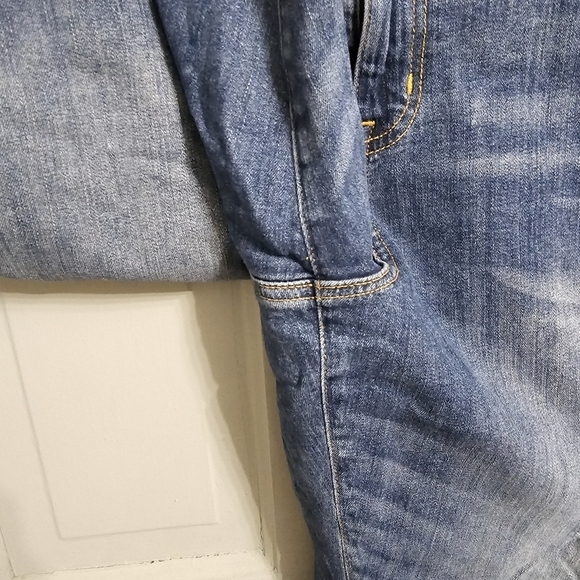 Maurices Mid Rise Patch Backed Relaxed Boyfriend Crop Jeans - Picture 5 of 6